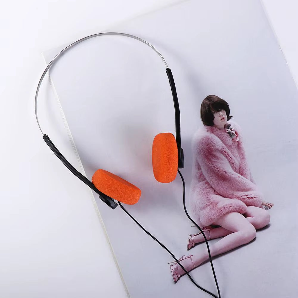 Personality over Ear Headphone Wired 3.5Mm Retro Feelings Headphone Vintage 80S 90S Walkman Headphone Photo Props